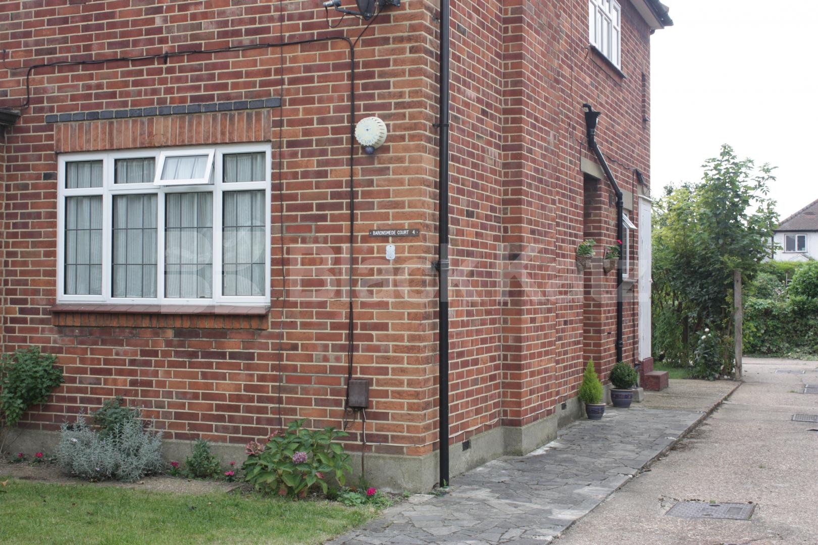 			LET, 2 Bedroom, 1 bath, 1 reception Ground Floor Flat			 Baronsmede Court, Baronsmede, Ealing